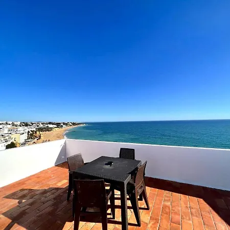 & Ocean View 1 By Homing Apartment
